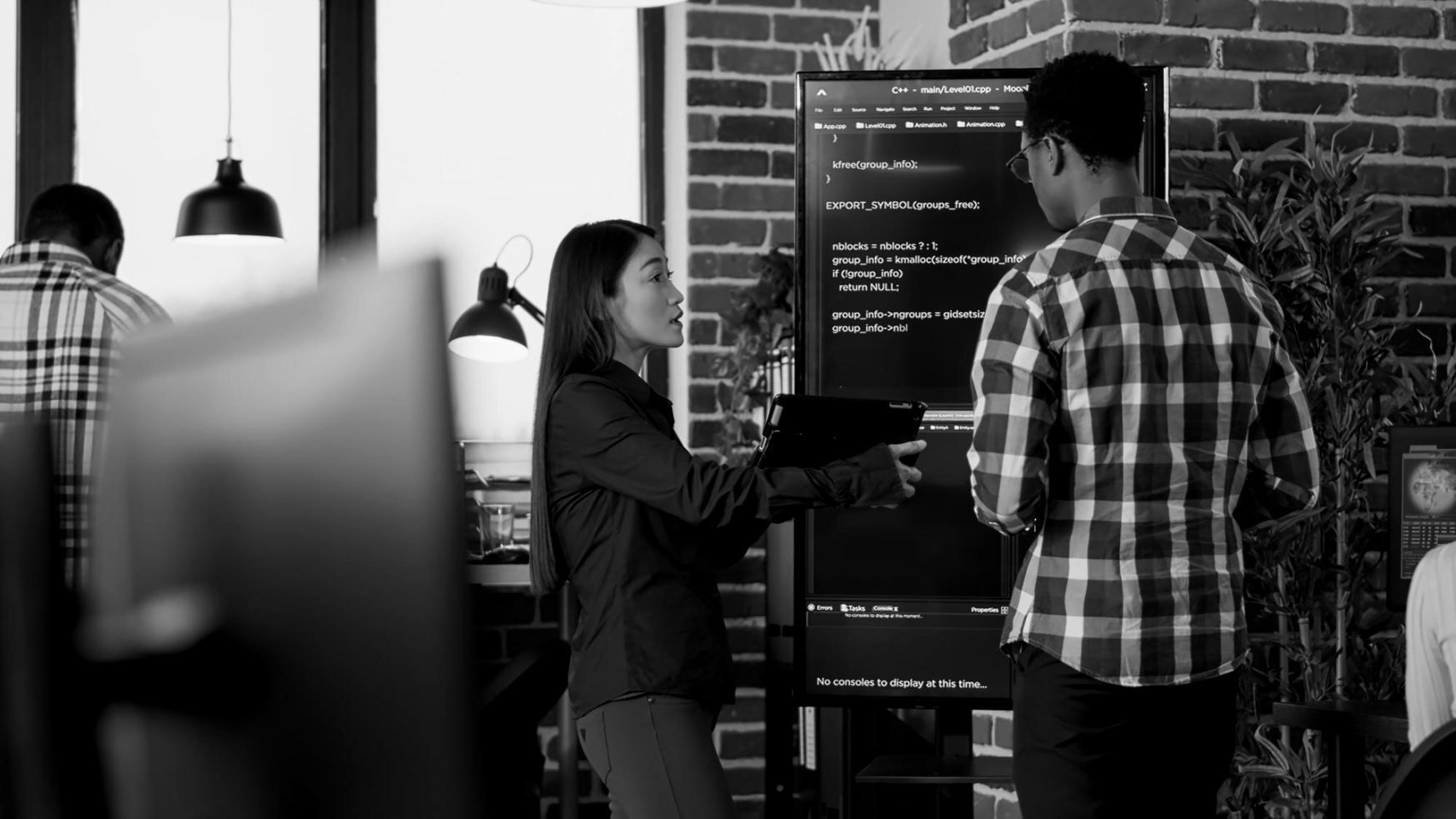 Studenti che lavorano su progetti di machine learning finanziario